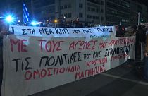 Os agricultores têm organizado concentrações e bloqueios com tratores em Atenas