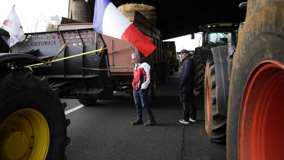 Френското правителство обявява нови мерки за фермерите на фона на продължаващите протести