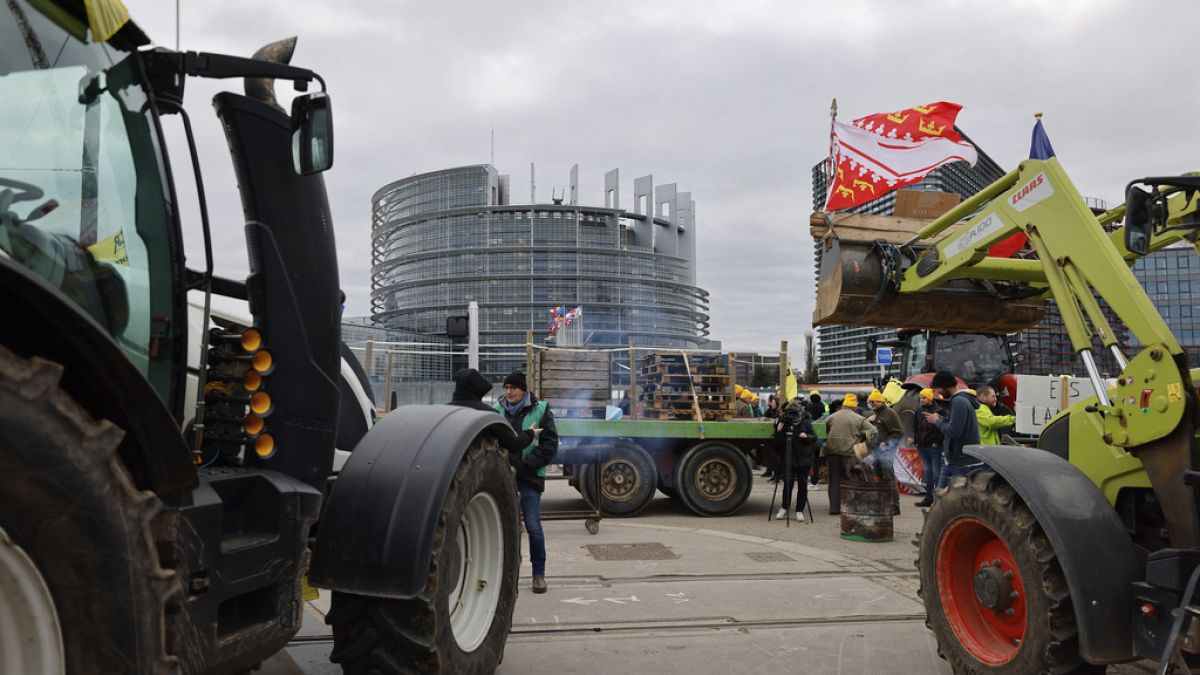 Protesto de agricultores frente ao Parlamento Europeu, em Estrasburgo