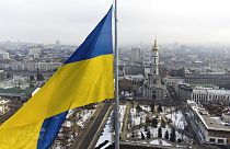 Ukrán nemzeti lobogó Harkiv városa felett 2022. február 16-án 