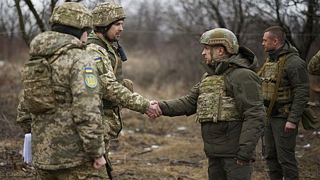 Der Ukraine fehlen Soldaten. Doch junge Männer wollen nicht in den Krieg ziehen. Experten warnen vor einer Zwangsmobilisierung. 