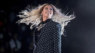 Beyoncé becomes the first black woman to top the country music rankings