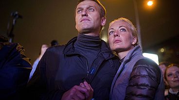 Alexéi Navalni y su esposa Yulia Navalnaia.