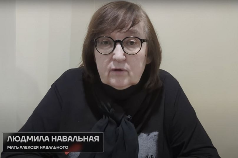 Mutter von Alexei Nawalny in neuem Video