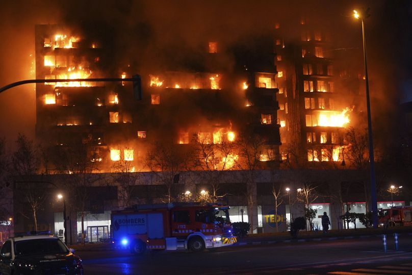 Φωτιά σε συγκρότημα πολυκατοικιών στην Βαλένθια