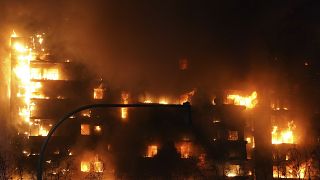 حريق في مبنى من 14 طابقاً في مدينة فالنسيا