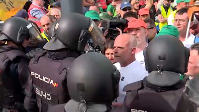 Enfrentamientos entre los agricultores y la policía en Valencia