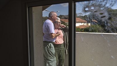 Pete und Gillian Brisley besuchen das Haus ihrer Tochter, die zusammen mit ihren beiden Töchtern bei dem Hamas-Angriff vom 7. Oktober getötet wurde.