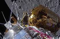 На этом снимке, предоставленном компанией Intuitive Machines, показан лунный посадочный аппарат Odysseus над ближней стороной Луны после выхода на лунную орбиту 21 февраля 2024 года.