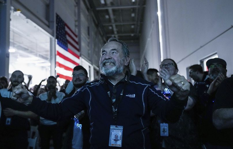 خوشحالی کارکنان شرکت «اینتوئیتیو ماشینز» از فرود روی ماه