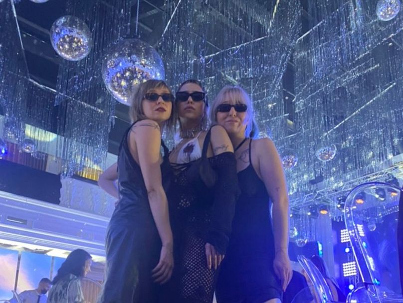 Вита, Таня и Майя на вечеринке в 2021 году.