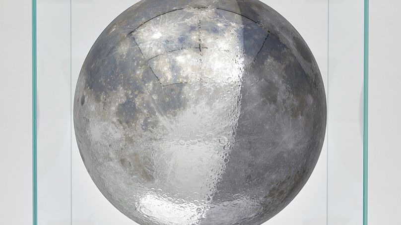 Rendering of Jeff Koons: Moon Phases