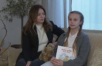 Kateryna Tereshchenko, 10 anni, rifugiata ucraina in Germania insieme con la madre Svitlana a Colonia