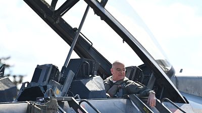 Ο Έλληνας υπουργός Εθνικής Άμυνας, Νίκος Δένδιας, κατά την επίσκεψη στην 115 Πτέρυγα Μάχης της Πολεμικής Αεροπορίας, στο Ακρωτήρι Σούδας