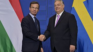 Los primeros ministros de Suecia y Hungría posan juntos este viernes en Budapest