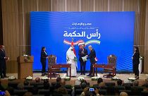 المسؤولون المصريون والإماراتيون أثناء توقيع صفقة "رأس الحكمة"
