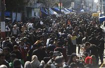 Palästinenser stürmen einen Markt in Rafah im Gazastreifen, 22. Februar 2024.