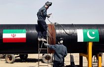 جوشکاری قطعه آغازین خط لوله گاز طبیعی مایع بین ایران و پاکستان در سال ۲۰۱۳