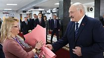 Alexandre Lukashenko en déplacement à la commission électorale, dimanche 25 février 2024.