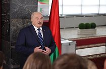 Le président du Bélarus a annoncé dimanche son intention de se représenter à la prochaine élection présidentielle prévue l'an prochain.