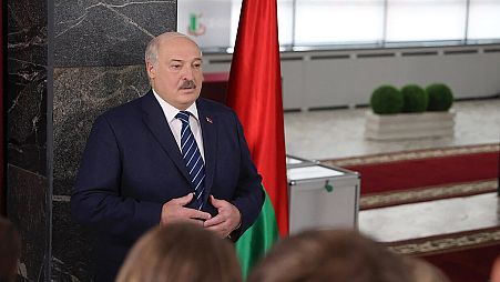 Lukasenka leadta voksát a parlamenti választáson, majd bejelentette: indul az elnökválasztáson 