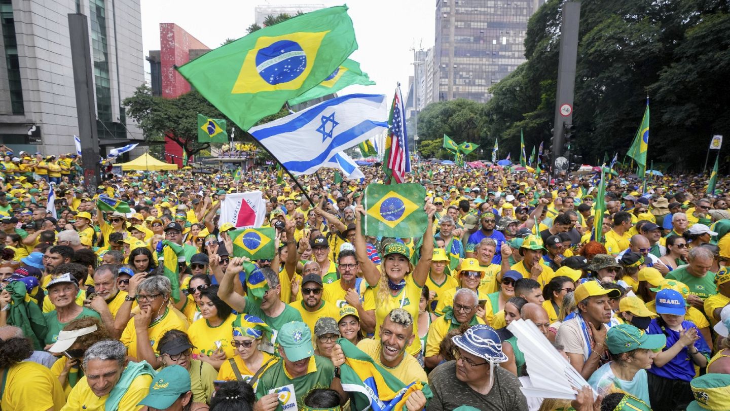 1440px x 810px - 185,000 Bolsonaro supporters stage rally to defend him amid coup  investigations | Euronews