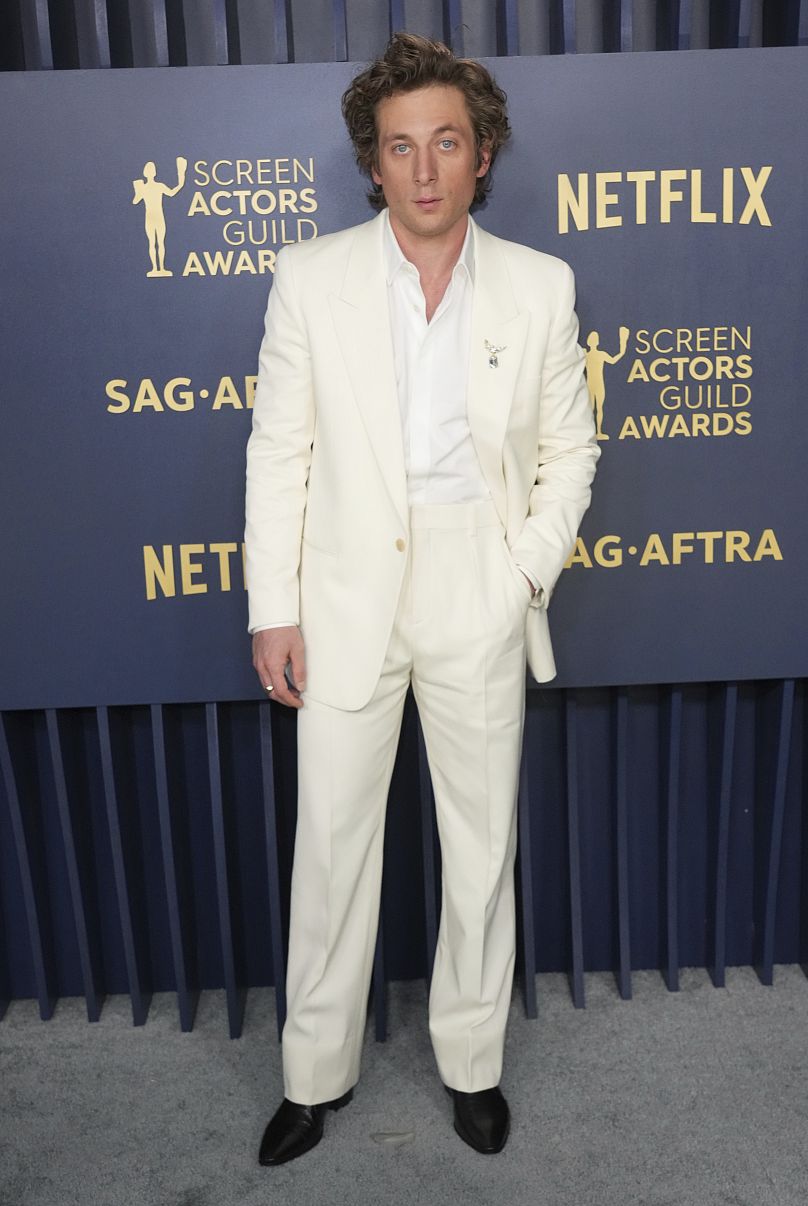 Giving photographers his signature smoulder, Jeremy Allen White made a statement in his all-white Saint Laurent suit.