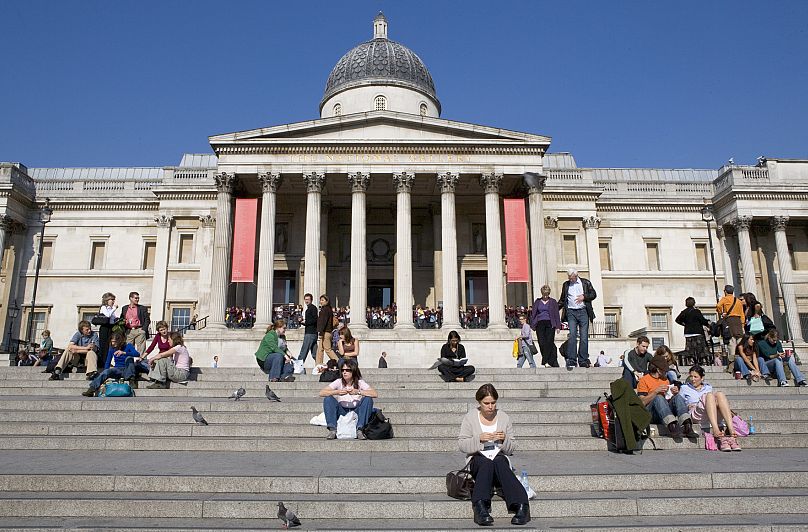 La National Gallery abrite la collection britannique de peintures de la tradition de l'Europe occidentale, de la fin du XIIIe au début du XXe siècle.