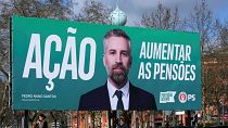 Le leader du parti socialiste Pedro Nuno Santos est affiché sur un panneau de campagne électorale à Lisbonne, lundi 26 février 2024.