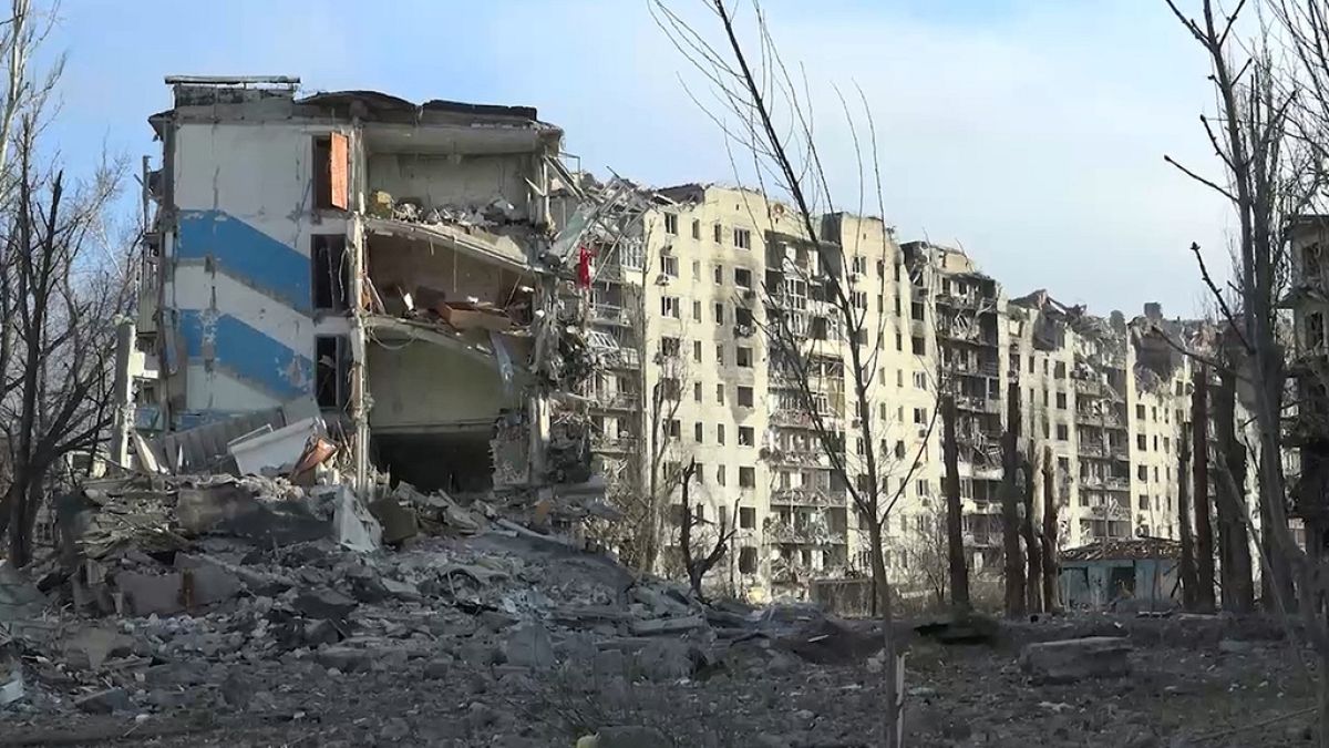 Rus güçlerinin Ukrayna'nın doğusundaki Avdiivka'yı ele geçirmesinin ardından hasar gören binalar