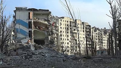 Das Foto zeigt beschädigte Gebäude nach der Übernahme von Avdiivka durch russische Streitkräfte in der östlichen Ukraine.