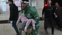  نقل جرحى فلسطينيين في القصف الإسرائيلي على قطاع غزة إلى مستشفى الأقصى في دير البلح. 2024/02/23