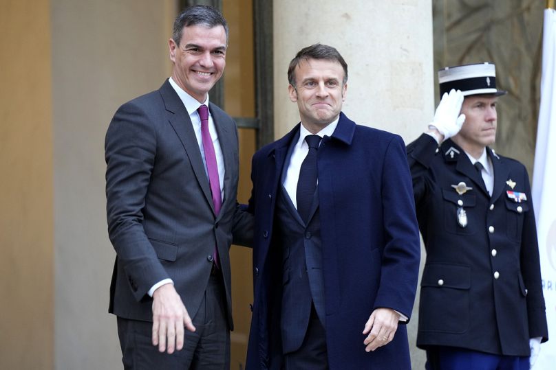 Pedro Sánchez y Macron antes de comenzar la conferencia.