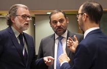 El ministro de Transportes de España, José Luis Ábalos, asiste a una reunión de ministros de transporte de la UE en Bruselas, el lunes 2 de diciembre de 2019.