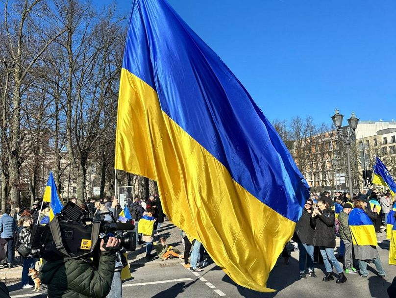 Am 24. Februar haben Menschen ihre Solidarität mit der Ukraine gezeigt.