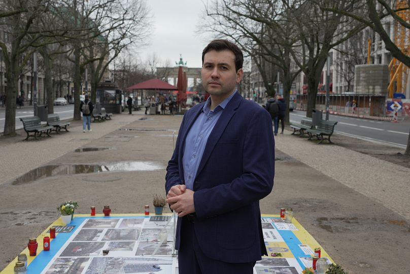 Der russische Aktivist Dimitri Androssow wurde festgenommen, weil er gegen den russischen Angriffskrieg in der Ukraine demonstriert hat.