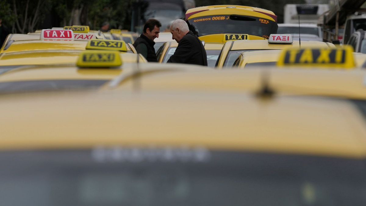 Athens taxi drivers launch strike the same day as public transport stoppage thumbnail