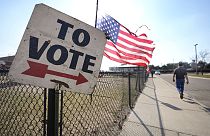 Auf dem Weg zum Wahllokal. In den USA finden zurzeit Vorwahlen der Demokraten und Republikaner statt.