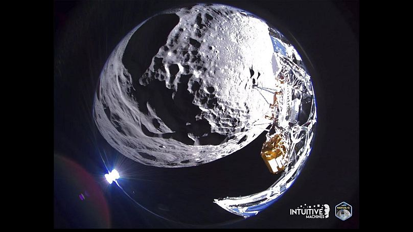 تصویر ارسالی کاوشگر آمریکایی به هنگام فرود بر سطح کره ماه