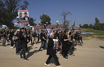 Familien von Geiseln, die im Gazastreifen festgehalten werden, haben einen Marsch vom Süden Israels nach Jerusalem gestartet, um die Freilassung ihrer Angehörigen zu fordern.