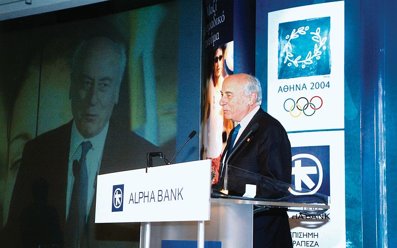 O Γ. Κωστόπουλος ανακοινώνει τους αθλητές τους οποίους θα υποστηρίξει η Alpha Bank ως χορηγός των Ολυμπιακών και Παραολυμπιακών Αγώνων, 2003.