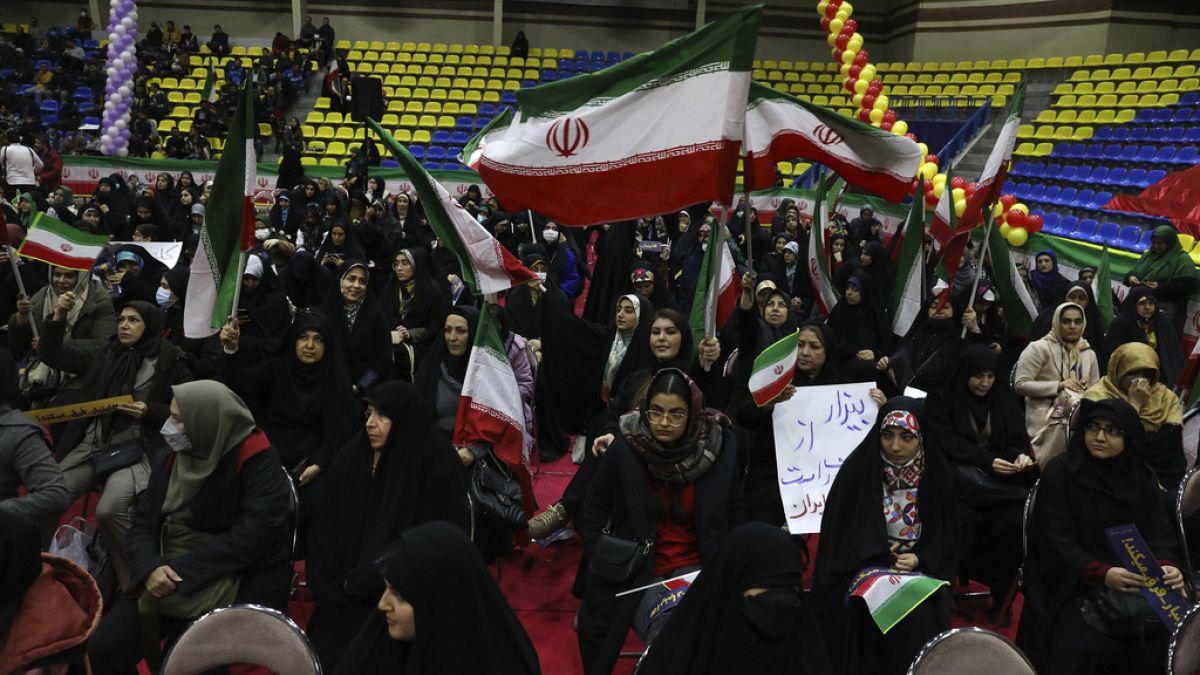 İran'da Parlamento ve Uzmanlar Meclisi seçimleri: Katılımın düşük olması bekleniyor