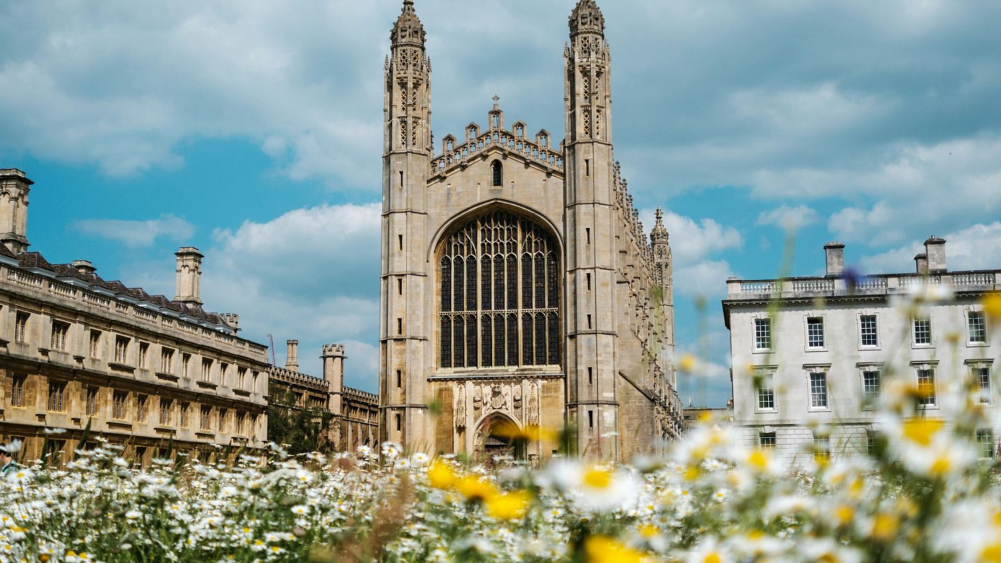 Stately buildings and punting on the river: Is it better to visit Oxford or  Cambridge? | Euronews