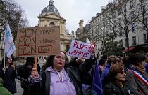 Сторонницы абортов на акции в их поддержку в Париже