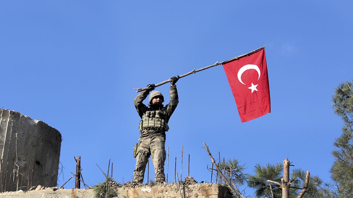 سيطرت القوات التركية على تلة بورصايه، التي تفصل منطقة عفرين التي يسيطر عليها الأكراد عن بلدة أعزاز التي تسيطر عليها تركيا، سوريا، الأحد 28 يناير، 2018
