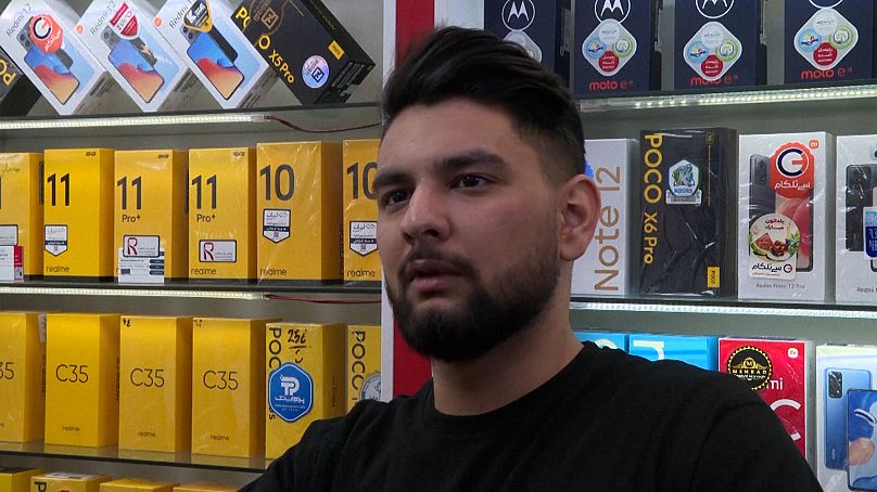 علی حسینی، ۲۳ ساله، مغازه دار