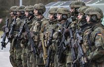 Militari tedeschi durante una visita del ministro Pistorius