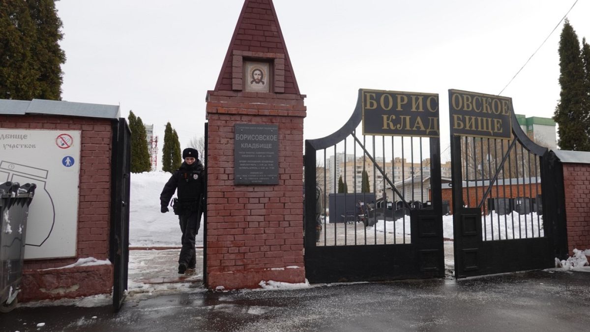 Είσοδος νεκροταφείου στη Μόσχα όπου έχει προγραμματιστεί να τελεστεί η κηδεία του Αλεξέι Ναβάλνι