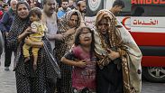 نساء وأطفال فلسطينيون في مستشفى الشفاء في غزة أصيبوا جراء قصف إسرائيلي عنيف