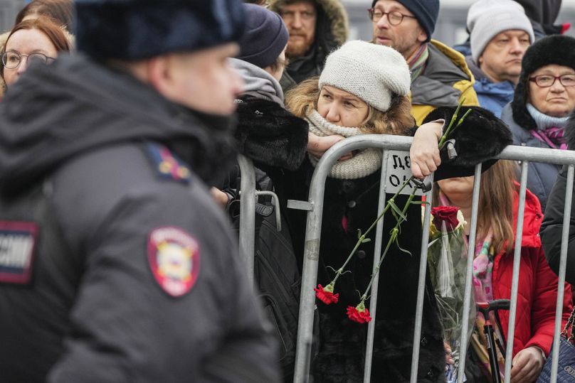 Tausende Menschen kamen, um Nawalny die letzte Ehre zu erweisen.